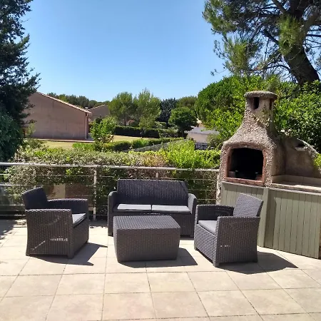 Apartment T3 Rez De Jardin,piscine Privee *