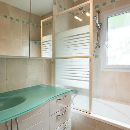 Apartment T3 Rez De Jardin,piscine Privee *